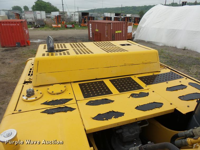 image for item DD9463 2005 John Deere 330C LC excavator