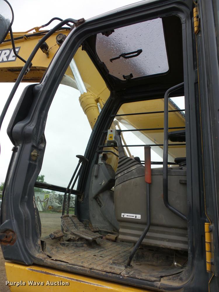 image for item DD9463 2005 John Deere 330C LC excavator