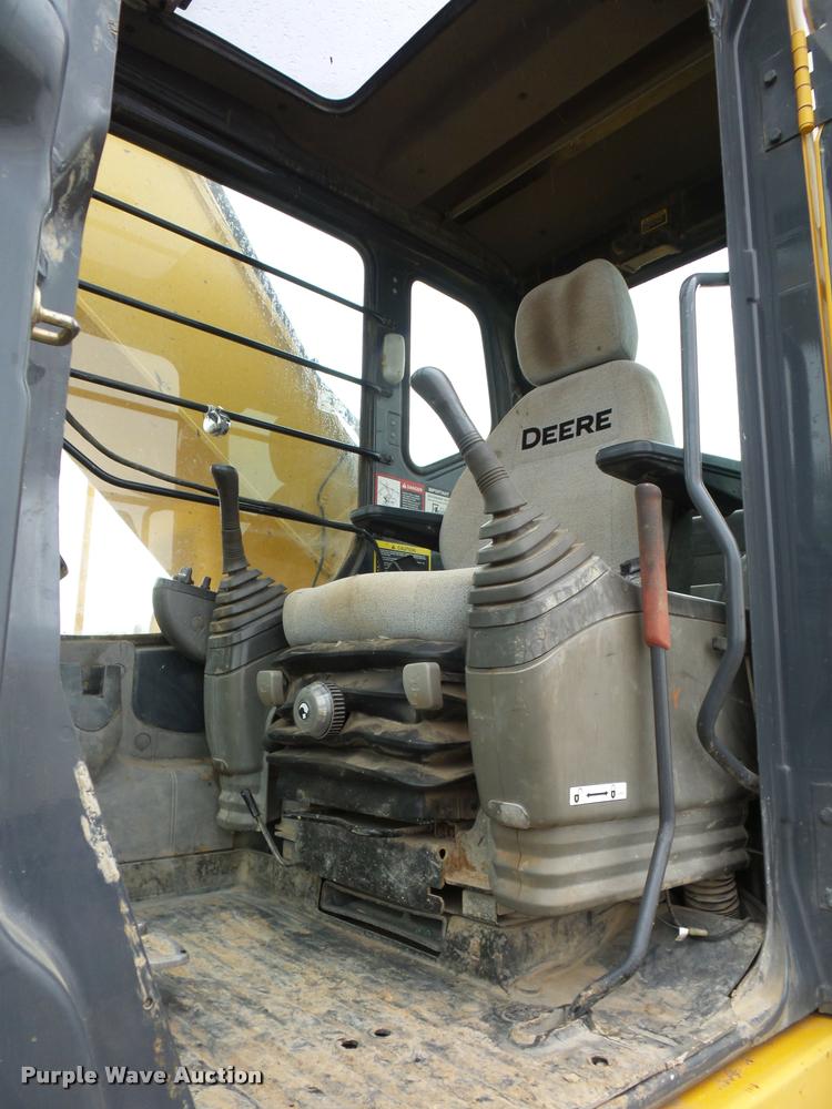 image for item DD9463 2005 John Deere 330C LC excavator