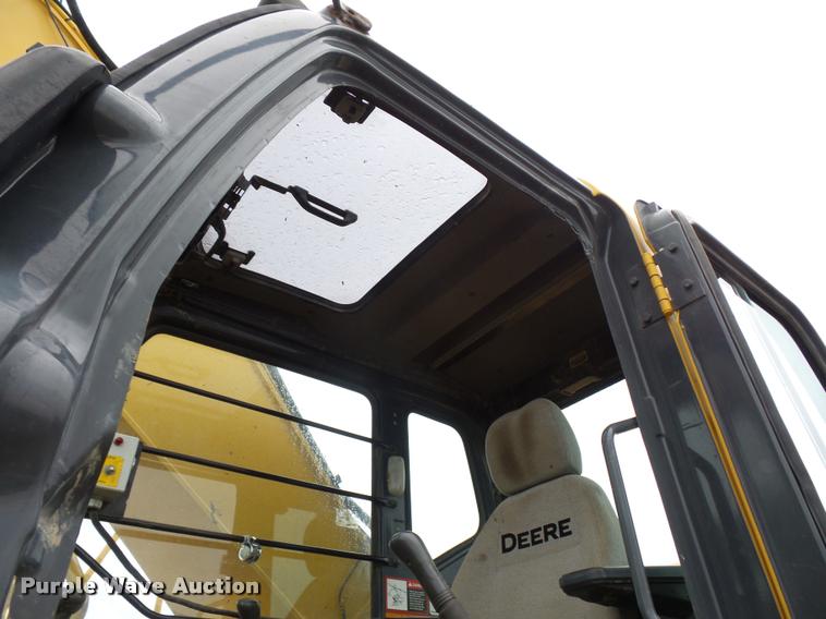 image for item DD9463 2005 John Deere 330C LC excavator