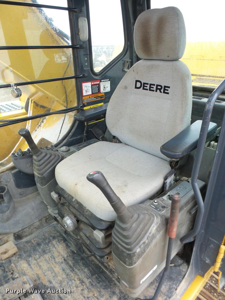 image for item DD9463 2005 John Deere 330C LC excavator