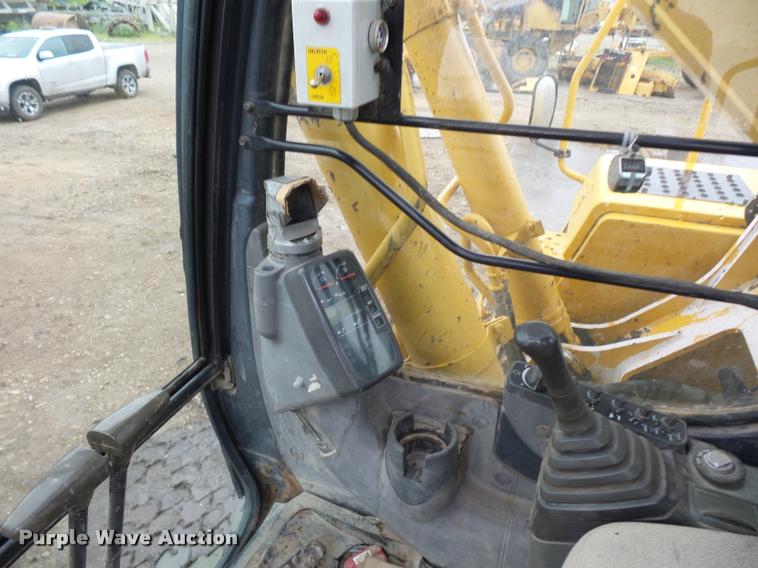 image for item DD9463 2005 John Deere 330C LC excavator