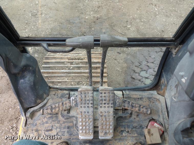 image for item DD9463 2005 John Deere 330C LC excavator