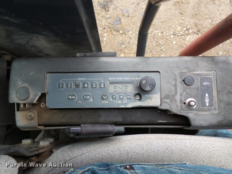 image for item DD9463 2005 John Deere 330C LC excavator