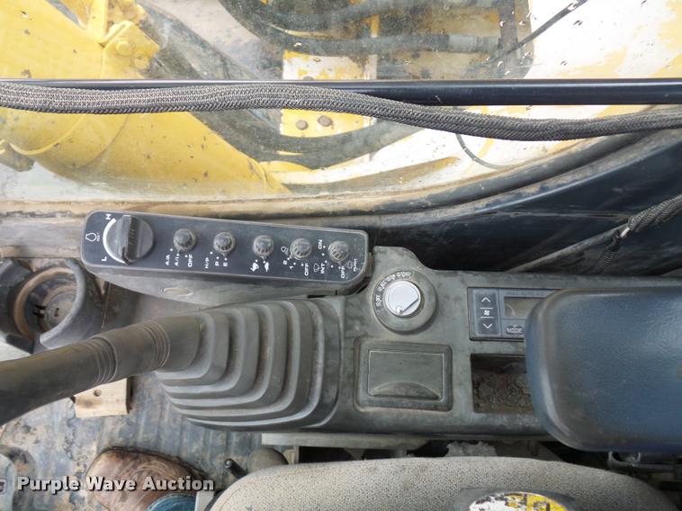 image for item DD9463 2005 John Deere 330C LC excavator