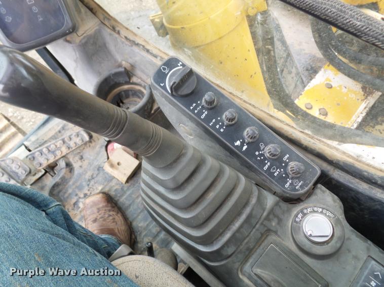 image for item DD9463 2005 John Deere 330C LC excavator