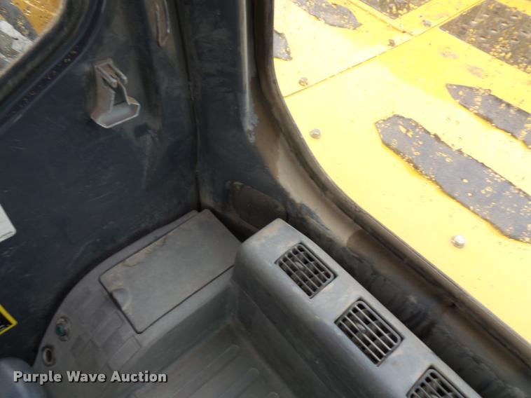 image for item DD9463 2005 John Deere 330C LC excavator