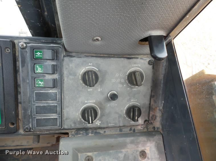 image for item DD9492 1996 Case 821B wheel loader