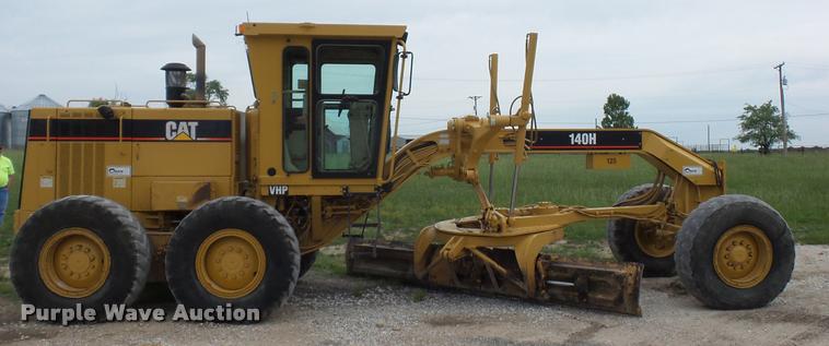 image for item DD9493 2001 Caterpillar 140H motor grader
