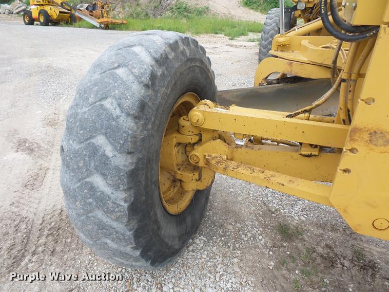 image for item DD9493 2001 Caterpillar 140H motor grader