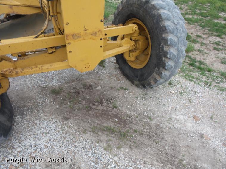image for item DD9493 2001 Caterpillar 140H motor grader