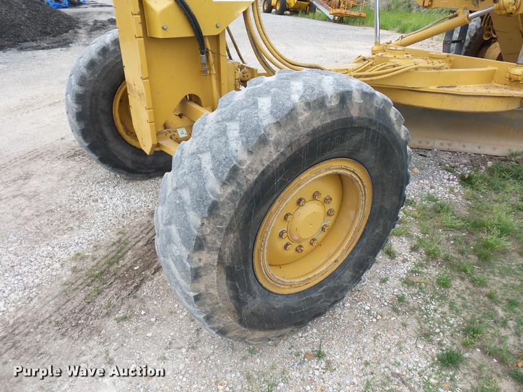 image for item DD9493 2001 Caterpillar 140H motor grader
