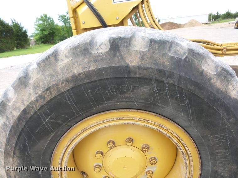 image for item DD9493 2001 Caterpillar 140H motor grader
