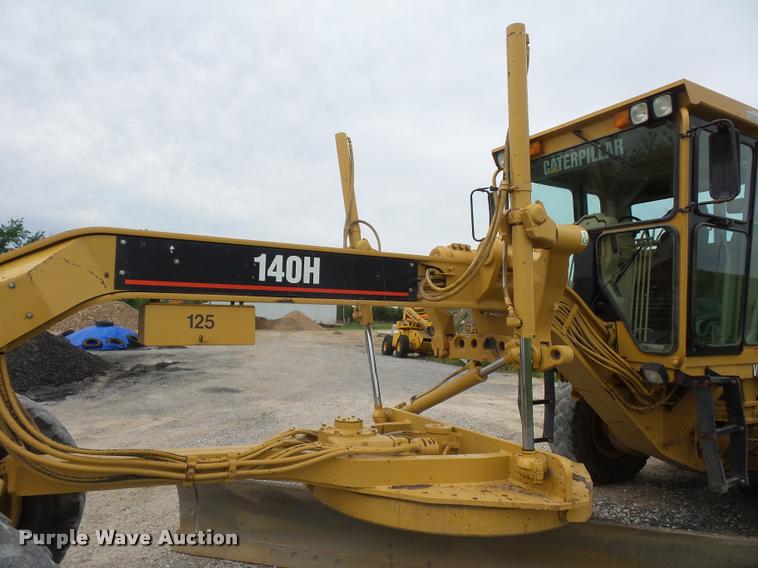 image for item DD9493 2001 Caterpillar 140H motor grader
