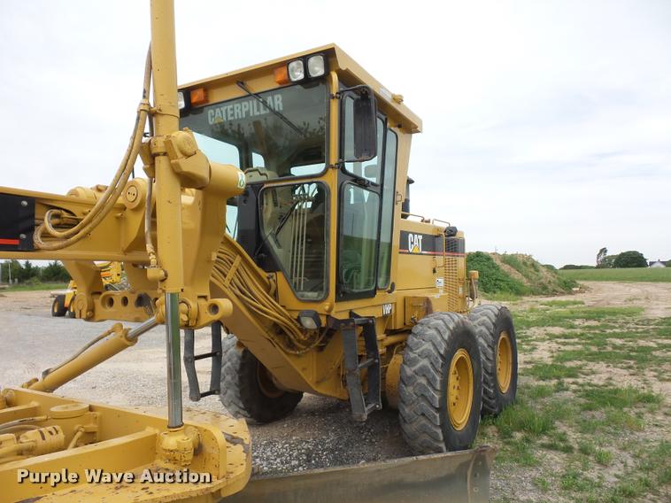 image for item DD9493 2001 Caterpillar 140H motor grader