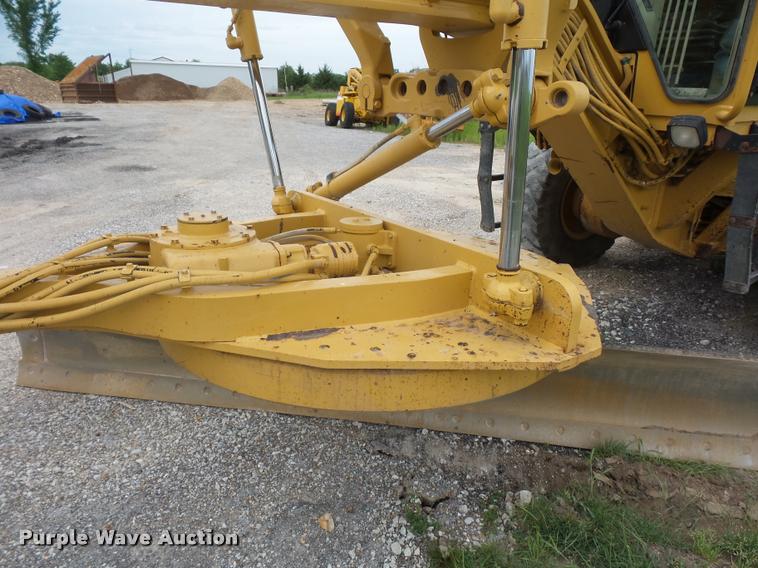 image for item DD9493 2001 Caterpillar 140H motor grader