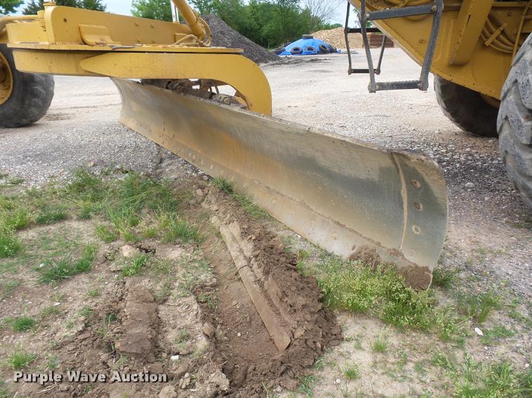 image for item DD9493 2001 Caterpillar 140H motor grader