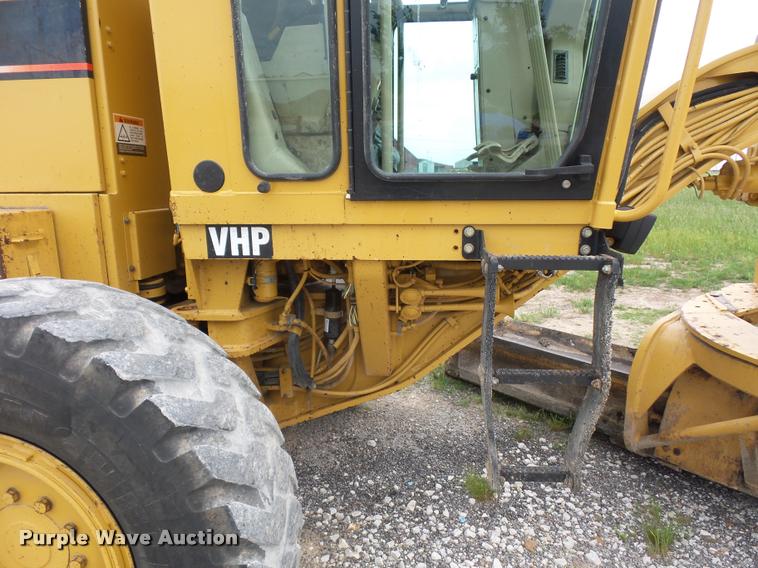 image for item DD9493 2001 Caterpillar 140H motor grader