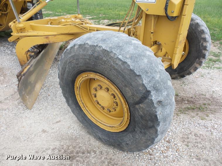 image for item DD9493 2001 Caterpillar 140H motor grader