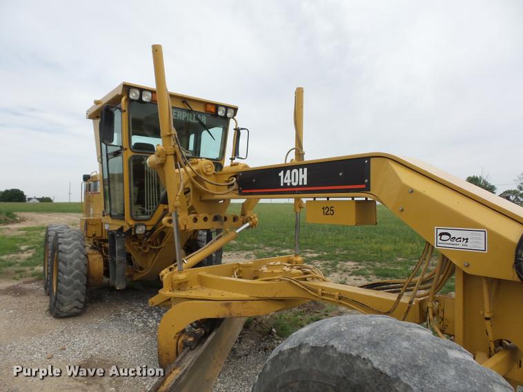image for item DD9493 2001 Caterpillar 140H motor grader