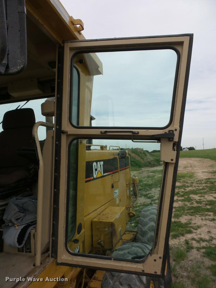 image for item DD9493 2001 Caterpillar 140H motor grader