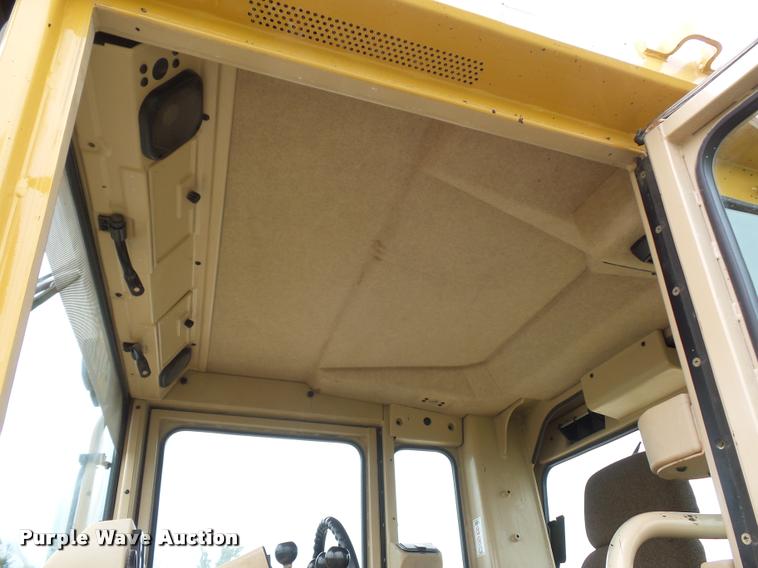 image for item DD9493 2001 Caterpillar 140H motor grader