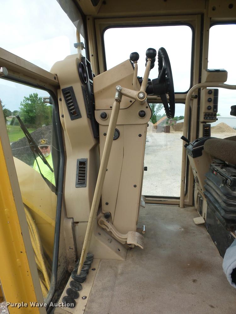 image for item DD9493 2001 Caterpillar 140H motor grader