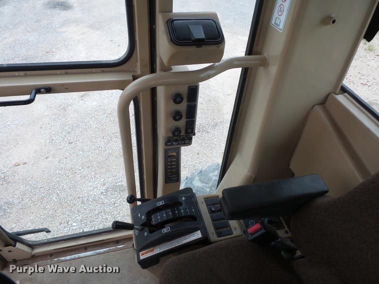 image for item DD9493 2001 Caterpillar 140H motor grader