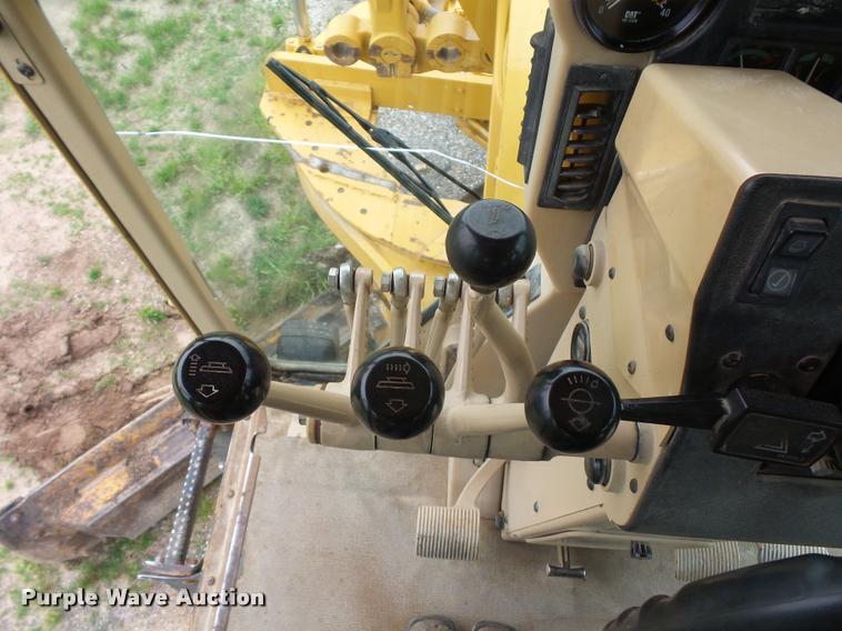 image for item DD9493 2001 Caterpillar 140H motor grader
