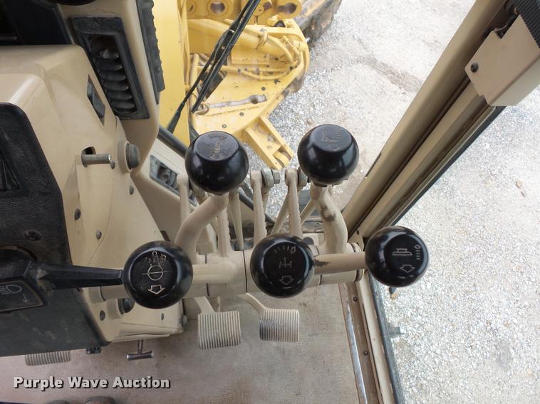 image for item DD9493 2001 Caterpillar 140H motor grader