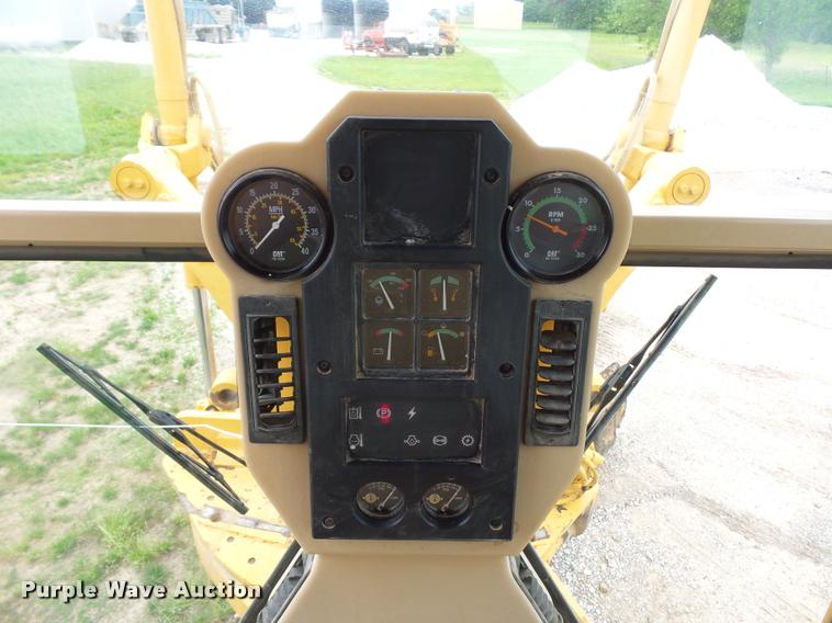 image for item DD9493 2001 Caterpillar 140H motor grader