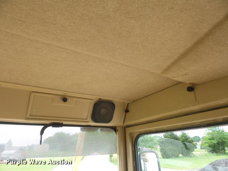 image for item DD9493 2001 Caterpillar 140H motor grader