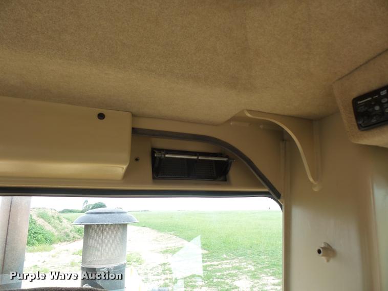 image for item DD9493 2001 Caterpillar 140H motor grader