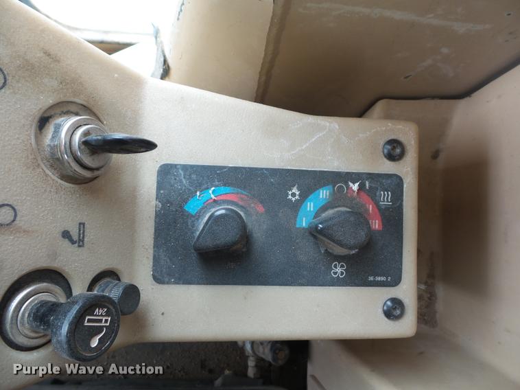 image for item DD9493 2001 Caterpillar 140H motor grader