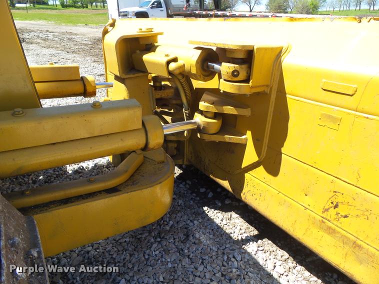 image for item DH9289 1994 Caterpillar D4C Series III dozer