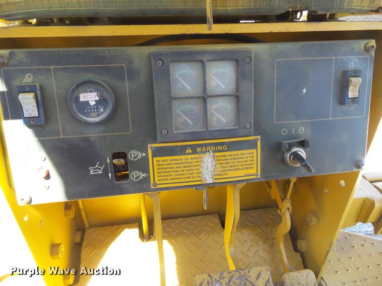 image for item DH9289 1994 Caterpillar D4C Series III dozer