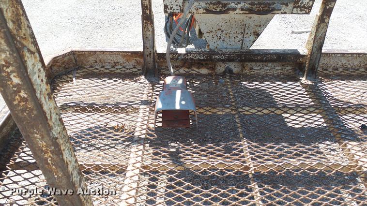 image for item DQ9128 1997 Snorkel TB-A60 boom lift