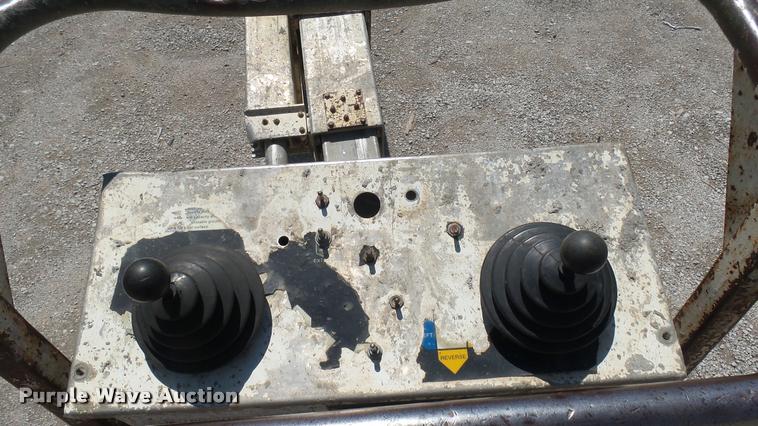 image for item DQ9128 1997 Snorkel TB-A60 boom lift