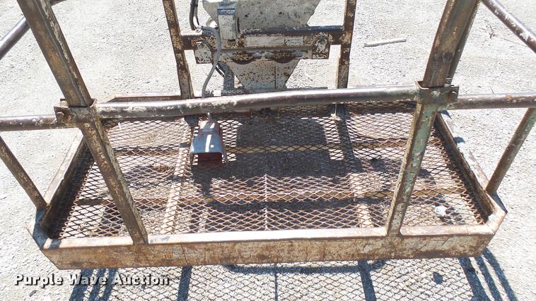 image for item DQ9128 1997 Snorkel TB-A60 boom lift