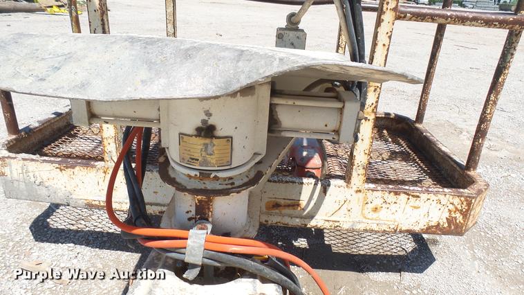 image for item DQ9128 1997 Snorkel TB-A60 boom lift