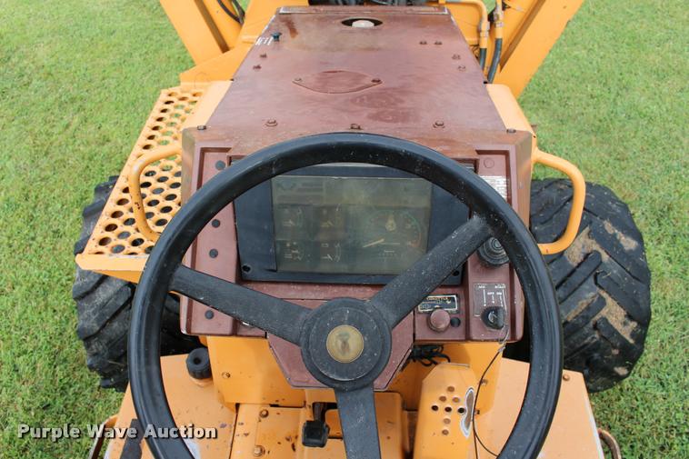 image for item G1074 1994 Case 560 trencher