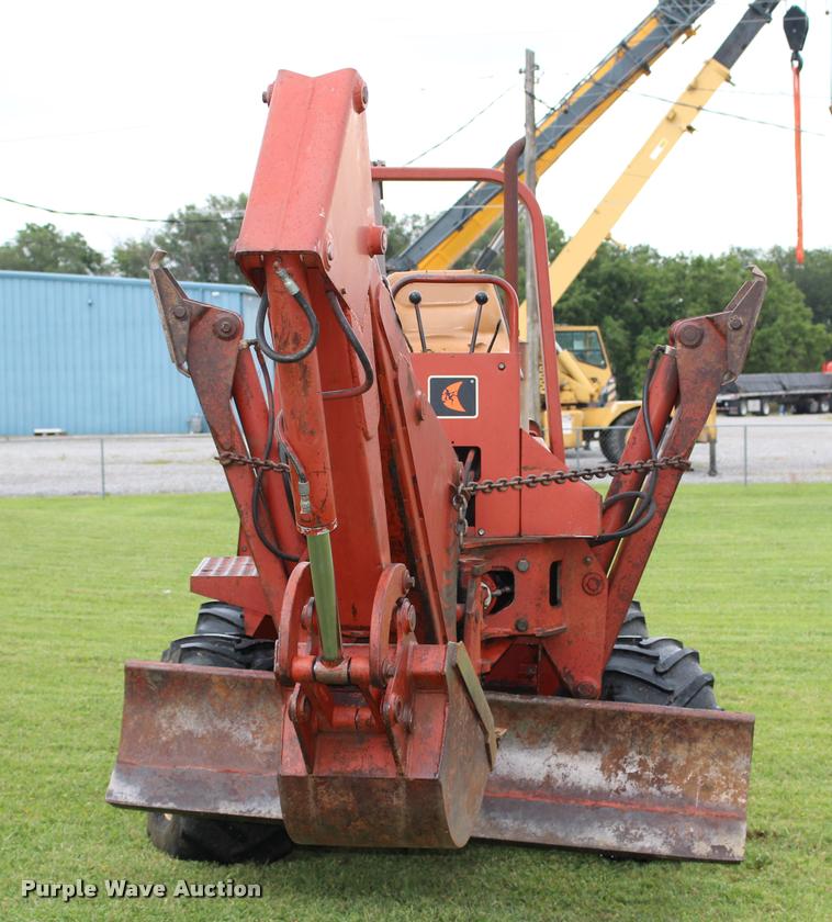 image for item G1075 Ditch Witch 4010DD trencher