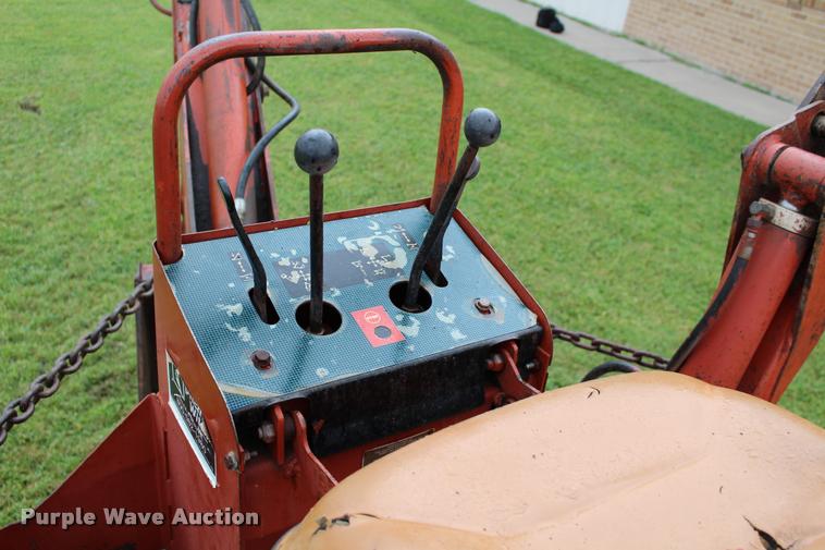 image for item G1075 Ditch Witch 4010DD trencher