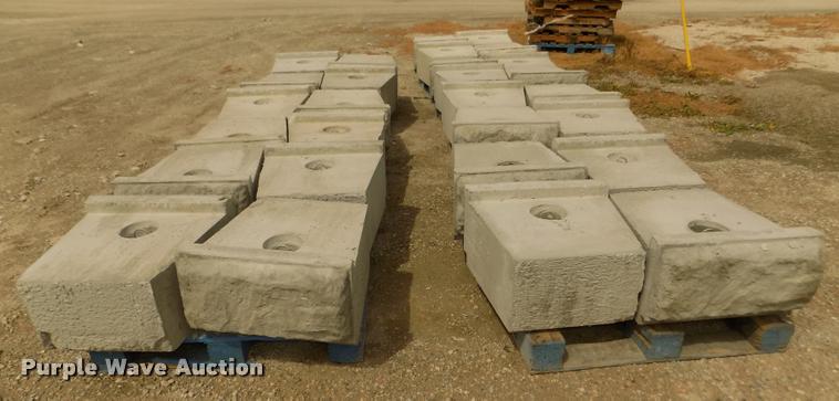 image for item G1078 (70) inter-locking concrete blocks