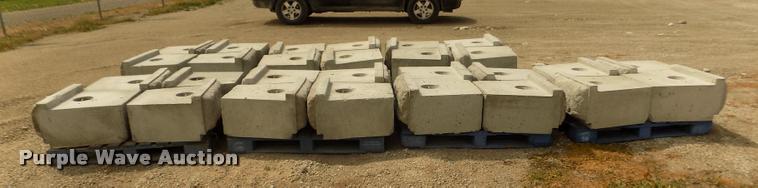 image for item G1078 (70) inter-locking concrete blocks