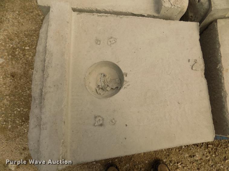 image for item G1078 (70) inter-locking concrete blocks