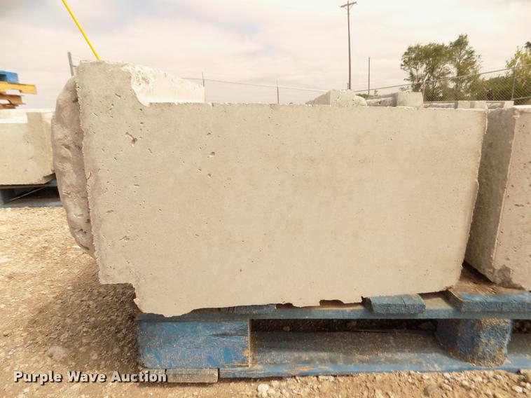 image for item G1078 (70) inter-locking concrete blocks