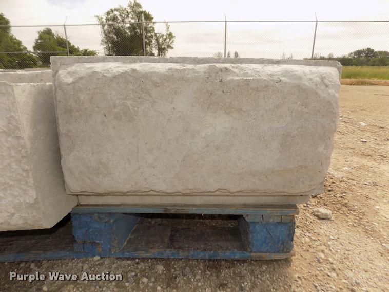 image for item G1078 (70) inter-locking concrete blocks