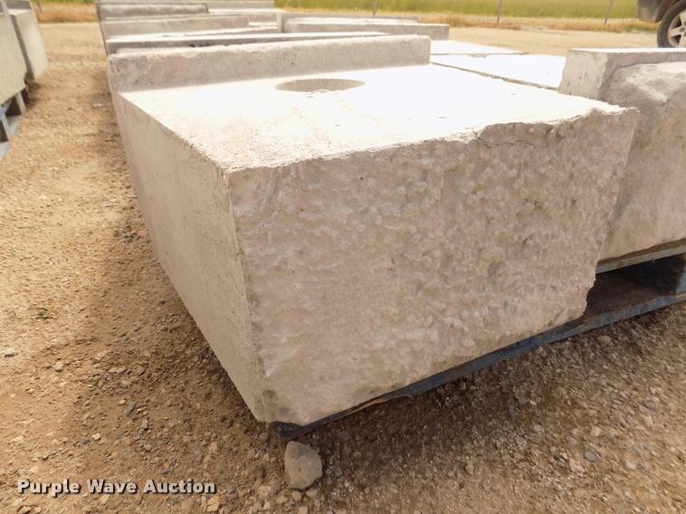image for item G1078 (70) inter-locking concrete blocks