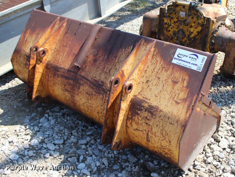 image for item L1993 Backhoe loader bucket